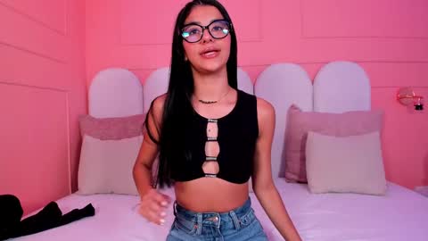 Snapshot of evaa_rose_ chatting on 02.21.25 Eva online show from 02.21.25