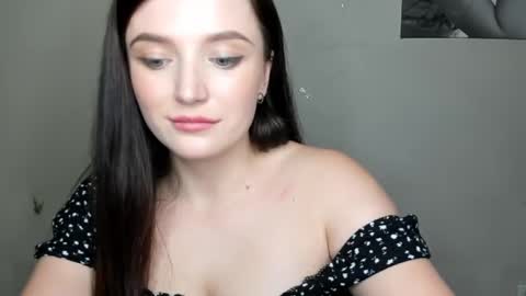 Snapshot of evaamillerr chatting on 12.24.24 Eva online show from 12.24.24