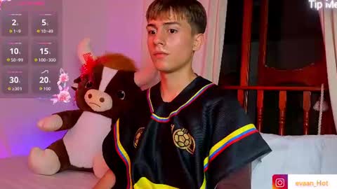 Snapshot of evaan_hot chatting on 06.24.26 EVAN online show from 06.24.26