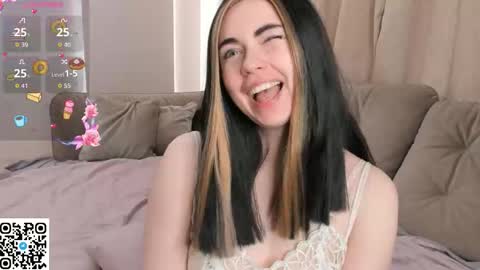 Snapshot of evablimey chatting on 11.06.25 Eva online show from 11.06.25