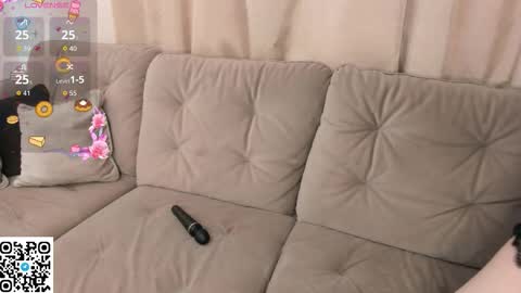 Snapshot of evablimey chatting on 11.09.25 Eva online show from 11.09.25