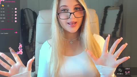 Snapshot of evacadooo chatting on 12.22.24 Eva online show from 12.22.24