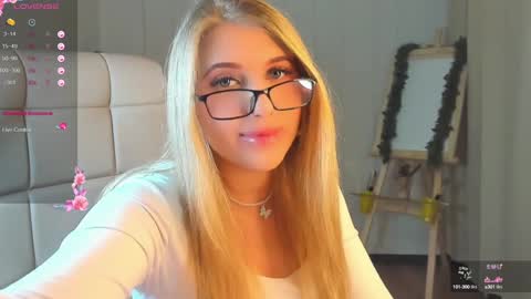 Snapshot of evacadooo chatting on 12.22.24 Eva online show from 12.22.24