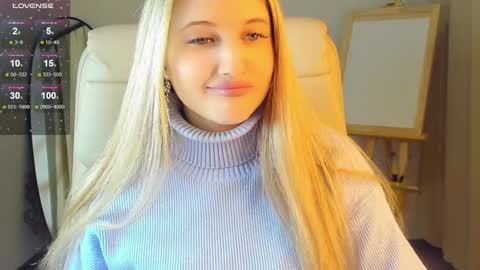 Snapshot of evacadooo chatting on 01.04.25 Eva online show from 01.04.25