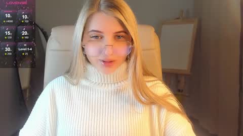 Snapshot of evacadooo chatting on 01.08.25 Eva online show from 01.08.25