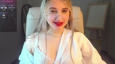 Snapshot of evacadooo chatting on 01.08.25 Eva online show from 01.08.25