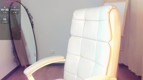 Snapshot of evacadooo chatting on 01.11.25 Eva online show from 01.11.25