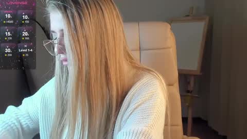 Snapshot of evacadooo chatting on 01.15.25 Eva online show from 01.15.25