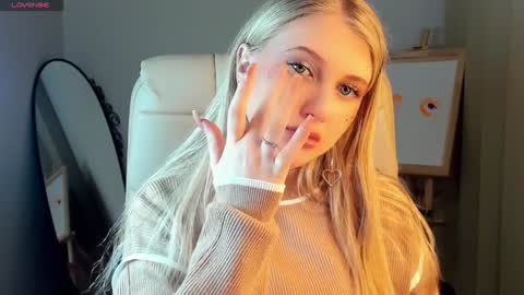 Snapshot of evacadooo chatting on 01.22.25 Eva online show from 01.22.25