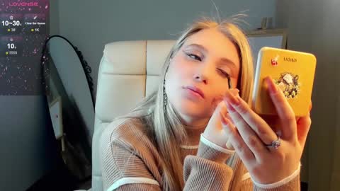 Snapshot of evacadooo chatting on 01.24.25 Eva online show from 01.24.25