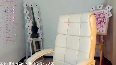 Snapshot of evacadooo chatting on 02.13.25 Eva online show from 02.13.25