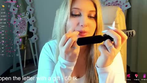 Snapshot of evacadooo chatting on 02.18.25 Eva online show from 02.18.25