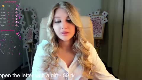 Snapshot of evacadooo chatting on 02.18.25 Eva online show from 02.18.25