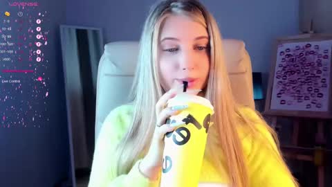 Snapshot of evacadooo chatting on 03.01.25 Eva online show from 03.01.25