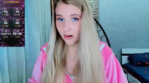 Snapshot of evacadooo chatting on 10.29.25 Eva online show from 10.29.25