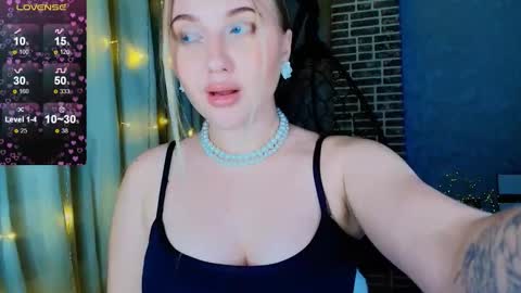 Snapshot of evacadooo chatting on 11.22.25 Eva online show from 11.22.25