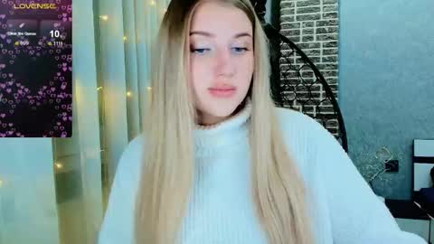 Snapshot of evacadooo chatting on 11.29.25 Eva online show from 11.29.25