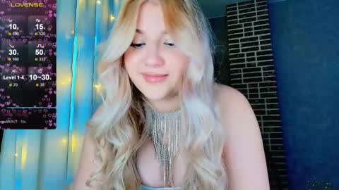 Snapshot of evacadooo chatting on 12.04.25 Eva online show from 12.04.25