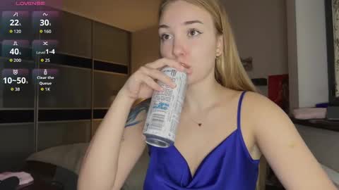 evacarter1 online show from 10.11.25