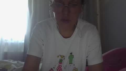 Snapshot of evaglad chatting on 09.27.25 evaglad online show from 09.27.25