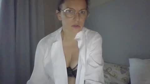 Snapshot of evaglad chatting on 10.02.25 evaglad online show from 10.02.25