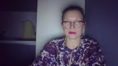 Snapshot of evaglad chatting on 10.11.25 evaglad online show from 10.11.25