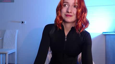 Snapshot of evahailey_ chatting on 11.08.25 Eva online show from 11.08.25