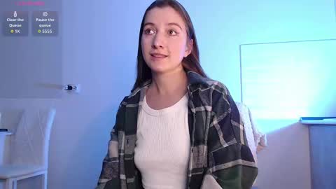 Snapshot of evahailey_ chatting on 11.21.25 Eva online show from 11.21.25