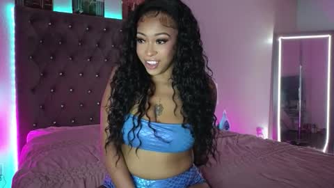 Snapshot of evajonez chatting on 11.13.25 Eva online show from 11.13.25