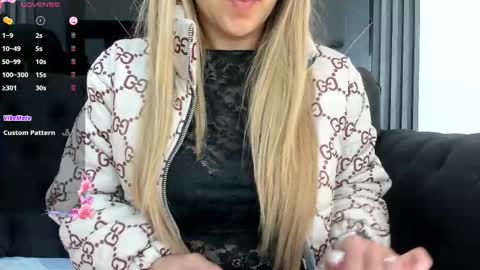 Snapshot of evaloviaa_ chatting on 09.27.25 Eva online show from 09.27.25