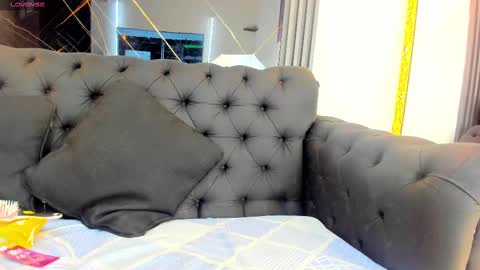 Snapshot of evaloviaa_ chatting on 10.02.25 Eva online show from 10.02.25