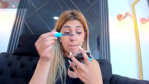 Snapshot of evaloviaa_ chatting on 10.07.25 Eva online show from 10.07.25