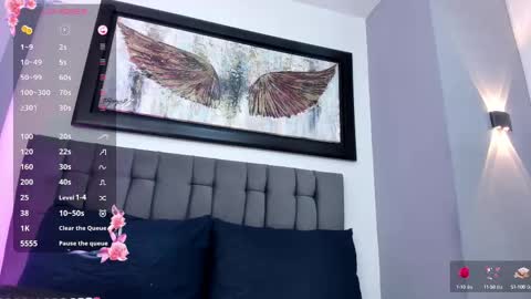 Snapshot of evaloviaa_ chatting on 10.11.25 Eva online show from 10.11.25