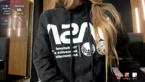 Snapshot of evaloviaa_ chatting on 02.11.26 Eva online show from 02.11.26