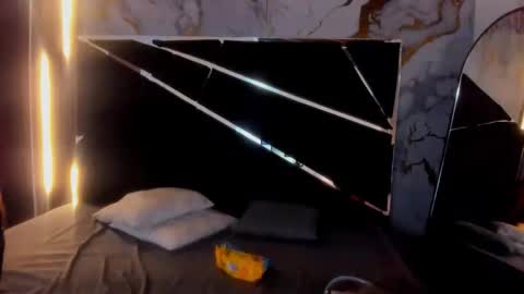 Snapshot of evamilff_ chatting on 12.21.25 Eva online show from 12.21.25