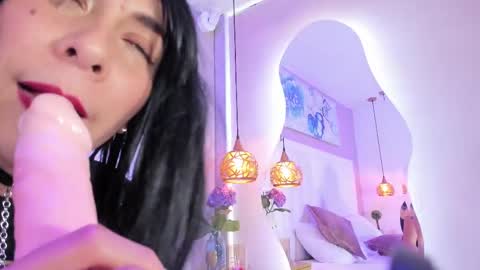 evamillins online show from 02.25.25