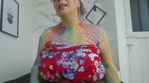 Snapshot of evamills1 chatting on 10.09.25 Eva Mills online show from 10.09.25