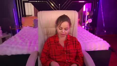 Snapshot of evaminni chatting on 11.13.25 EvaMinni online show from 11.13.25