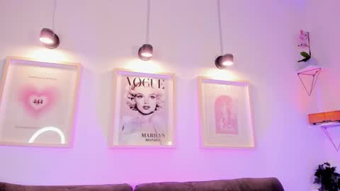 Snapshot of evan_voss chatting on 11.12.25 Evan voss help me get 200 likesindependent model online show from 11.12.25