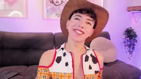 Snapshot of evan_voss chatting on 11.14.25 Evan voss help me get 200 likesindependent model online show from 11.14.25