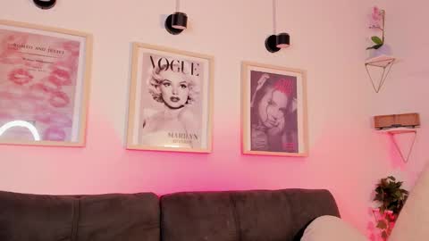 Snapshot of evan_voss chatting on 11.22.25 Evan voss help me get 200 likesindependent model online show from 11.22.25