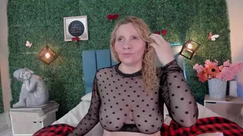Snapshot of evangelyne_rose chatting on 03.04.26 Evangelyne online show from 03.04.26