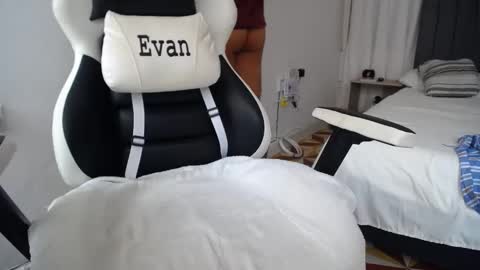 Snapshot of evans_king chatting on 12.22.24 Evan online show from 12.22.24