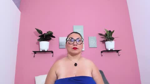 evapalmer_1 online show from 09.17.25