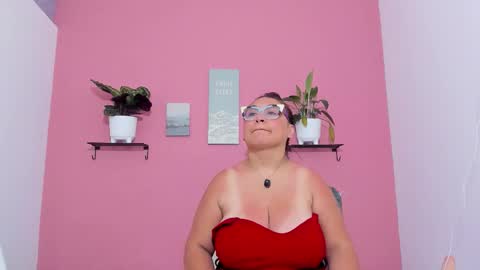evapalmer_1 online show from 09.30.25