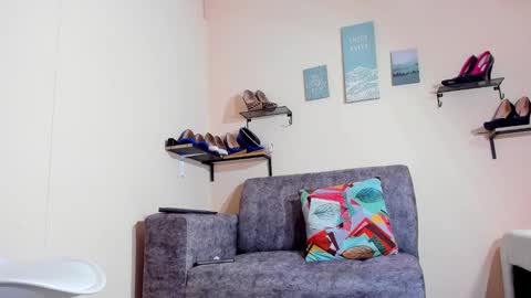 evapalmer_1 online show from 02.05.26