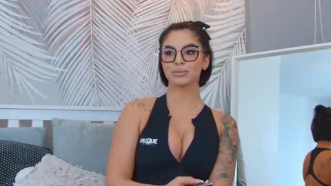 Snapshot of evareyss chatting on 12.29.24 evareyss online show from 12.29.24