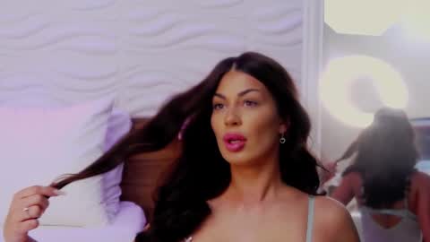 EvaRhea online show from 09.16.25