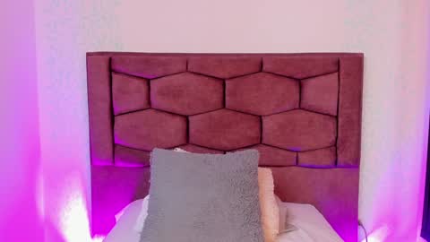 Snapshot of evaritz__ chatting on 01.12.25 EVARITZ online show from 01.12.25