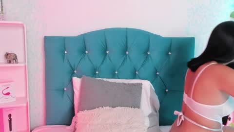 Snapshot of evaritz__ chatting on 02.21.25 EVARITZ online show from 02.21.25